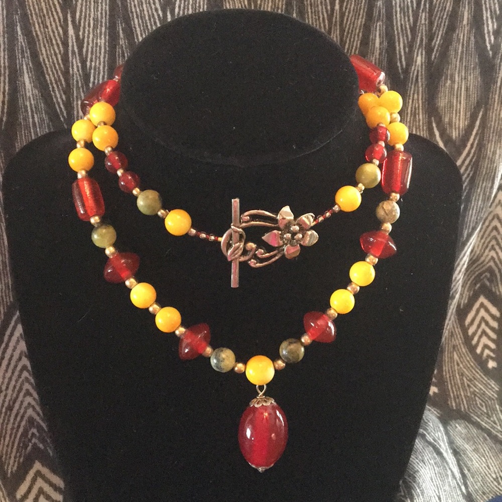 Glass and moss agate bead necklace
